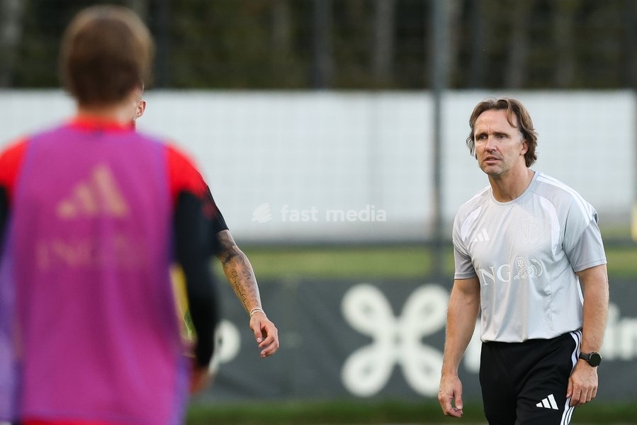 Belgium's assistant coach Boudewijn Zenden pictured during a training session of the Red Devils, the Belgian national soccer team, at the national training center in Tubize, Monday 21 September 2026. The team is preparing for fixtures in the UEFA Nations League competition