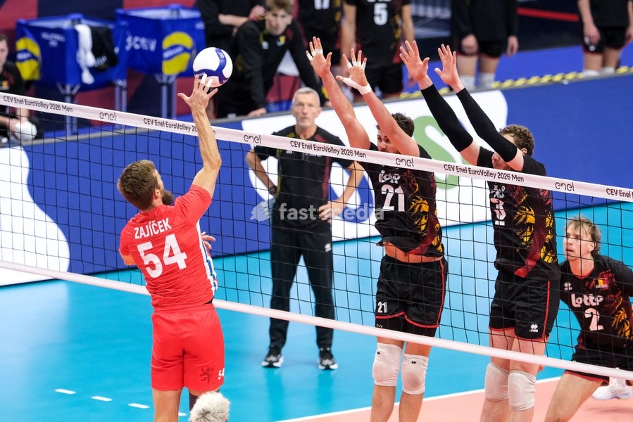 (L to R) Adam Zajicek of Czechia, Samuel Fafchamps of Belgium, Sam Deroo of Belgium and Ferre Reggers of Belgium during the Belgium vs Czechia match at Final Eight of the CEV Enel EuroVolley 2026 Men at PalaVela in Turin, Italy, on September 21, 2026. Belgium wins the match against Czechia with a…