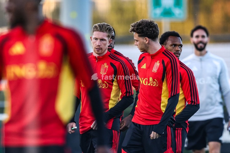 Belgium's Kevin De Bruyne and Belgium's Maxim De Cuyper pictured during a training session of the Red Devils, the Belgian national soccer team, at the national training center in Tubize, Monday 21 September 2026. The team is preparing for fixtures in the UEFA Nations League competition