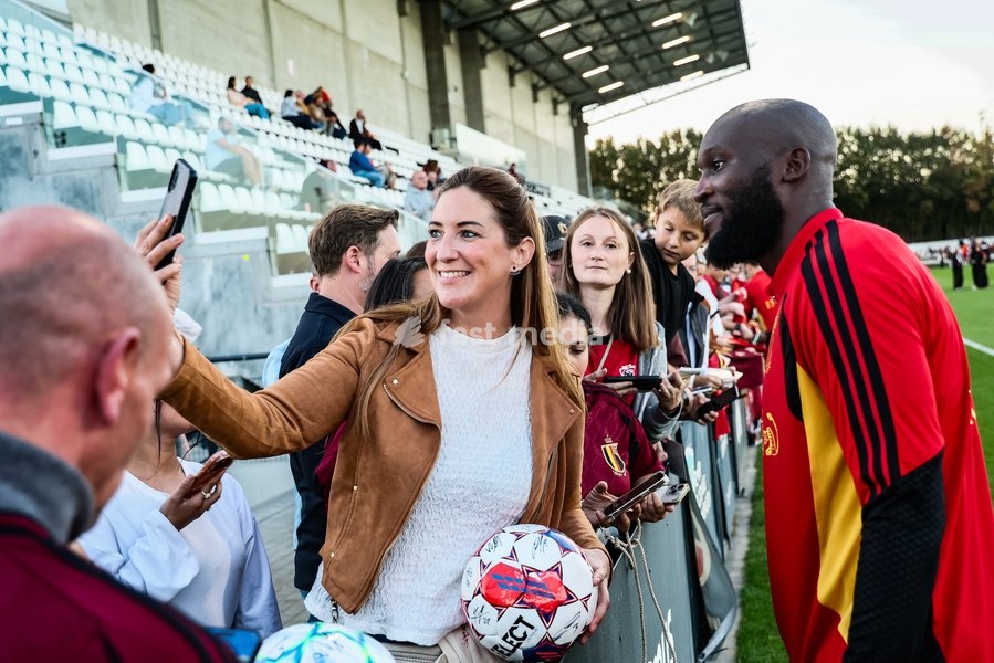Belgium's Romelu Lukaku poses for a selfie picture with a fan, at a training session of the Red Devils, the Belgian national soccer team, at the national training center in Tubize, Monday 21 September 2026. The team is preparing for fixtures in the UEFA Nations League competition