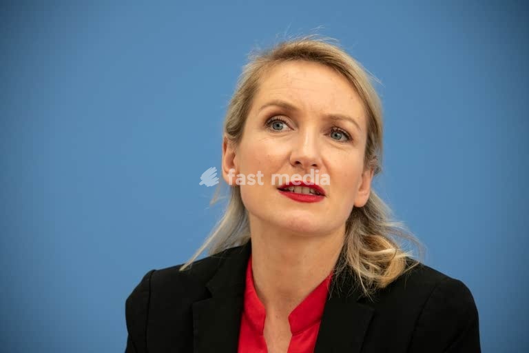 Ines Schwerdtner, journalist, politician, Die Linke, Germany; a portrait of the party leader of ‘Die Linke’ at the Federal Press Conference following the party’s victory in the Berlin House of Representatives elections. Berlin, 21 September 2026