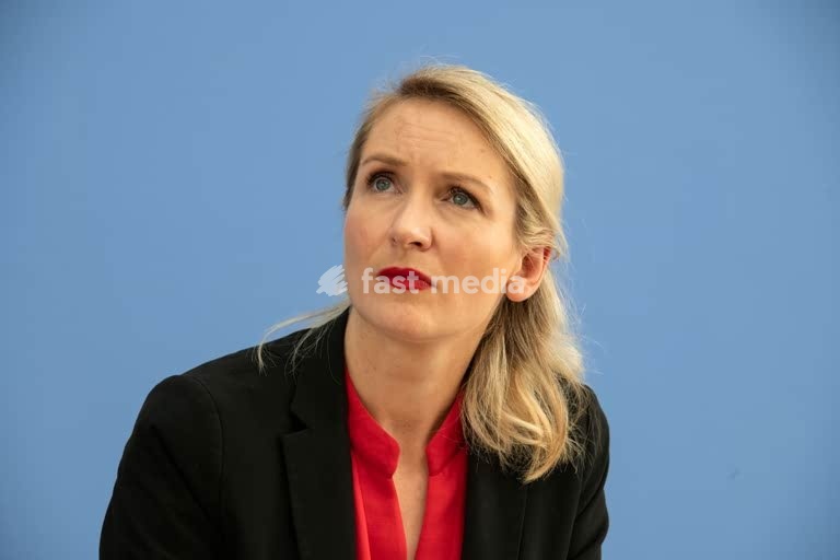Ines Schwerdtner, journalist, politician, Die Linke, Germany; a portrait of the party leader of ‘Die Linke’ at the Federal Press Conference following the party’s victory in the Berlin House of Representatives elections. Berlin, 21 September 2026
