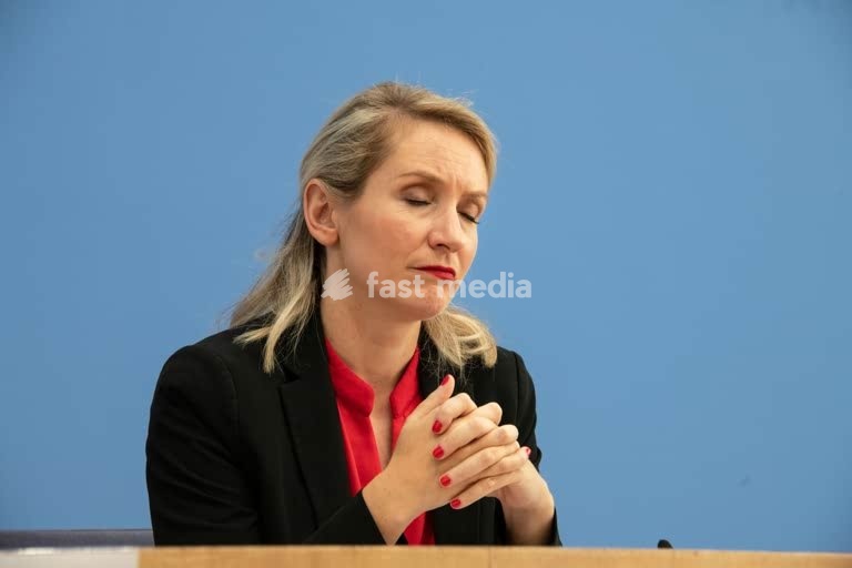 Ines Schwerdtner, journalist, politician, Die Linke, Germany; a portrait of the party leader of ‘Die Linke’ at the Federal Press Conference following the party’s victory in the Berlin House of Representatives elections. Berlin, 21 September 2026