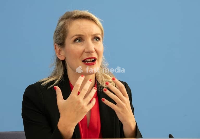 Ines Schwerdtner, journalist, politician, Die Linke, Germany; a portrait of the party leader of ‘Die Linke’ at the Federal Press Conference following the party’s victory in the Berlin House of Representatives elections. Berlin, 21 September 2026