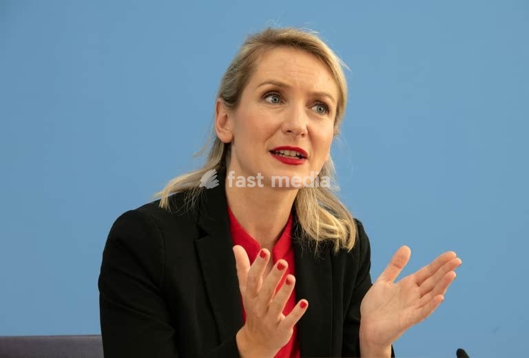 Ines Schwerdtner, journalist, politician, Die Linke, Germany; a portrait of the party leader of ‘Die Linke’ at the Federal Press Conference following the party’s victory in the Berlin House of Representatives elections. Berlin, 21 September 2026
