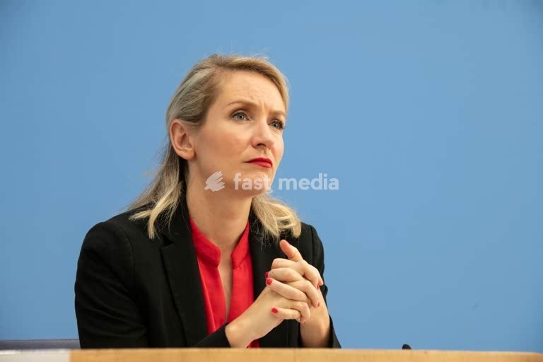 Ines Schwerdtner, journalist, politician, Die Linke, Germany; a portrait of the party leader of ‘Die Linke’ at the Federal Press Conference following the party’s victory in the Berlin House of Representatives elections. Berlin, 21 September 2026
