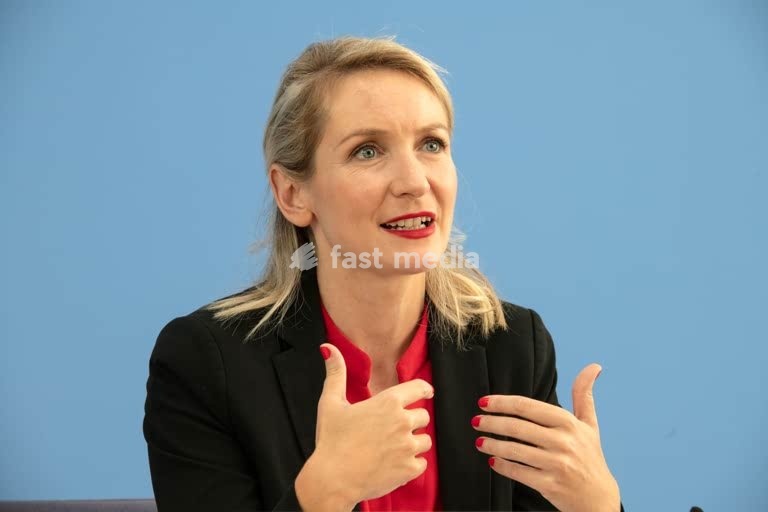 Ines Schwerdtner, journalist, politician, Die Linke, Germany; a portrait of the party leader of ‘Die Linke’ at the Federal Press Conference following the party’s victory in the Berlin House of Representatives elections. Berlin, 21 September 2026