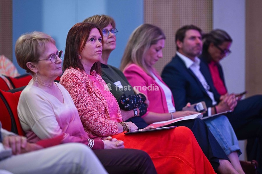 FOCUS COVERAGE, DISTRIBUTION REQUESTED TO BELGA Tina Hernalsteen, Head of the Retail and Banking Sector at Bpost delivers a speech during a press conference of the 'Pink Ribbon' Breast Cancer awareness organization at the VBO / FEB Federation of Enterprises, on Tuesday 22 September 2026 in Brussels