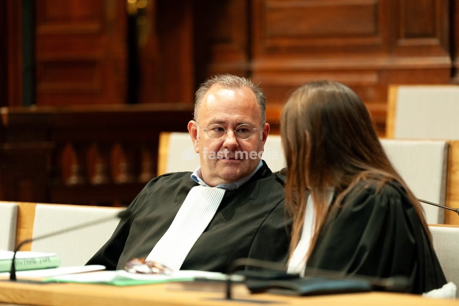 Lawyers Eric Boon and Nathalie Boon pictured during the jury selection session for the assize trial of C. Huyghe (64) of Puurs-Sint-Amands, who is accused of matricide, at the Antwerp Assize Court, on Sunday 21 September 2025. Nearly six years ago, she administered medication to her 81-year-old…
