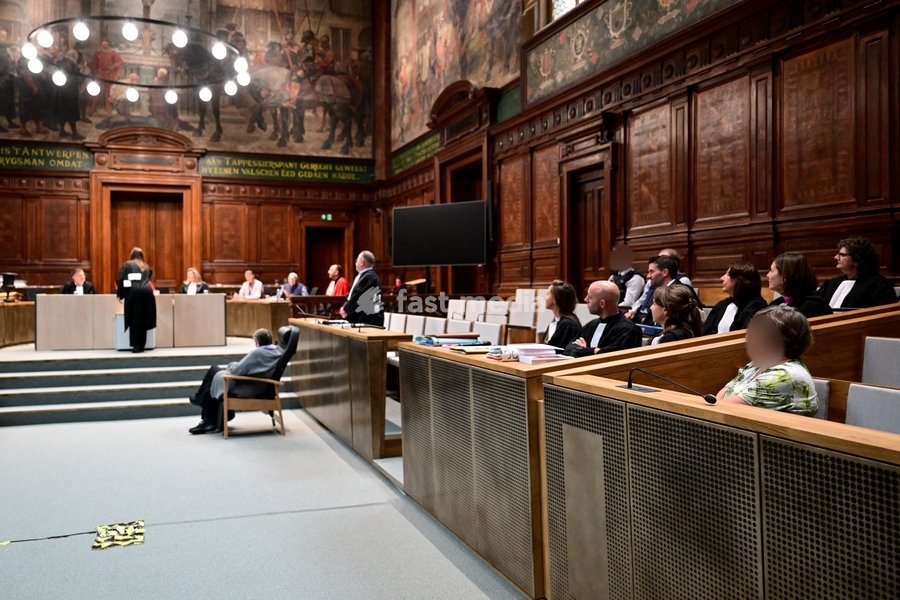 the jury selection session for the assize trial of C. Huyghe (64) of Puurs-Sint-Amands, who is accused of matricide, at the Antwerp Assize Court, on Tuesday 22 September 2026. Nearly six years ago, she administered medication to her 81-year-old mother, who had dementia, and pressed a pillow against…