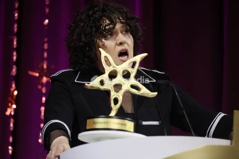 SCHWEIZ, CHE 02. Mai 2026, ZUERICH, KONGRESSHAUS Livesendung auf SRF 1, Star TV, Blick TV, auftanken TV 50.PRIX WALO - JUBILAEUM Kleiner Prix Walo Spungbrett Auszeichnung fuer das Jahr 2025 Kategorie : KABARETT COMEDY BASLER, PATTI Autorin Kabarettistin haelt die Laudation fuer das SECONDNHAND…