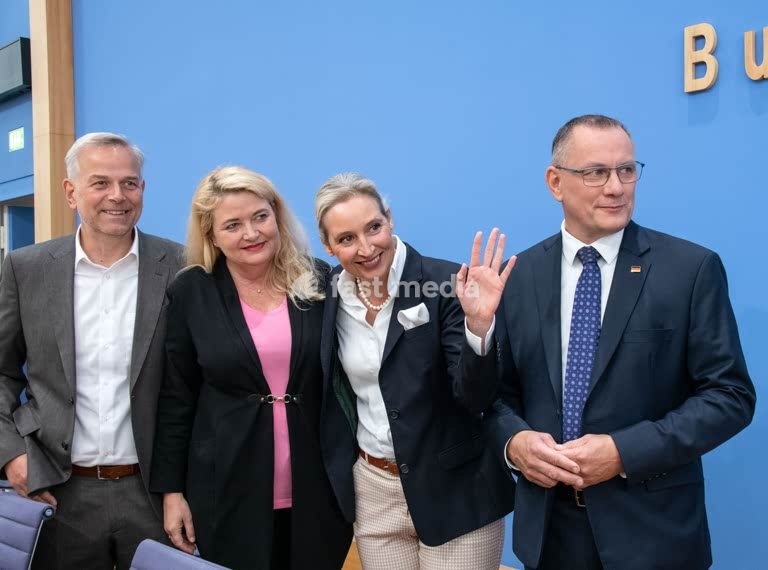 Tino Chrupalla, politician, AfD, Germany; the AfD’s federal spokesperson at the press conference held at the Federal Press Conference Centre the day after the state elections in Mecklenburg-Western Pomerania and the House of Representatives elections in Berlin. From left to right: Leif-Erik Holm,…