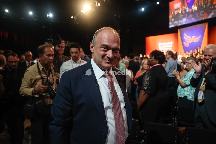 Liberal Democrat leader Ed Davey delivers his keynote closing speech at the Liberal Democrat Autumn Conference at the Brighton Centre, Brighton, UK, on 22 September 2026. Davey called for a global pause on superintelligent AI and proposed a new International AI Safety Agency modelled on the…