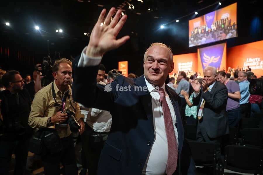 Liberal Democrat leader Ed Davey delivers his keynote closing speech at the Liberal Democrat Autumn Conference at the Brighton Centre, Brighton, UK, on 22 September 2026. Davey called for a global pause on superintelligent AI and proposed a new International AI Safety Agency modelled on the…