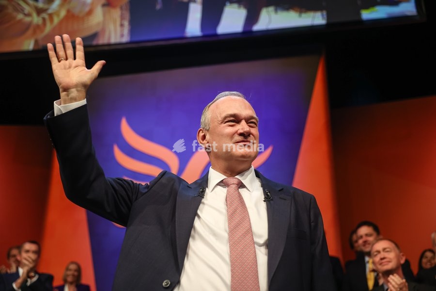 Liberal Democrat leader Ed Davey delivers his keynote closing speech at the Liberal Democrat Autumn Conference at the Brighton Centre, Brighton, UK, on 22 September 2026. Davey called for a global pause on superintelligent AI and proposed a new International AI Safety Agency modelled on the…
