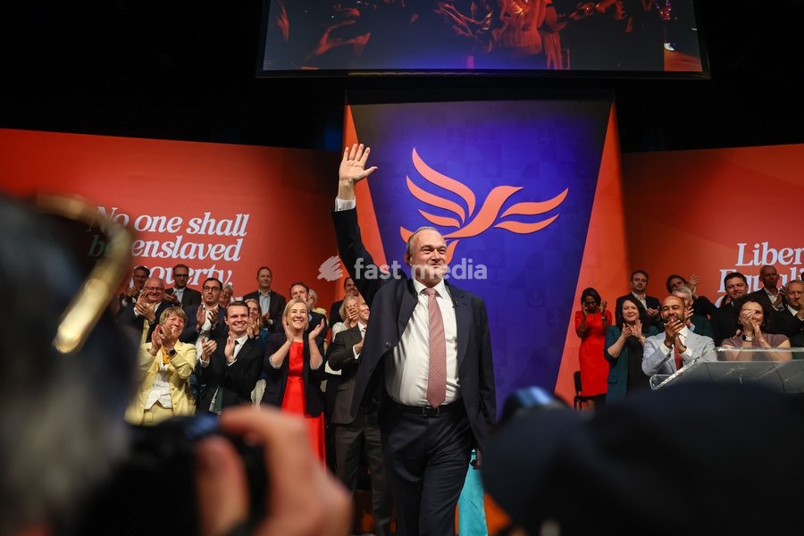 Liberal Democrat leader Ed Davey delivers his keynote closing speech at the Liberal Democrat Autumn Conference at the Brighton Centre, Brighton, UK, on 22 September 2026. Davey called for a global pause on superintelligent AI and proposed a new International AI Safety Agency modelled on the…