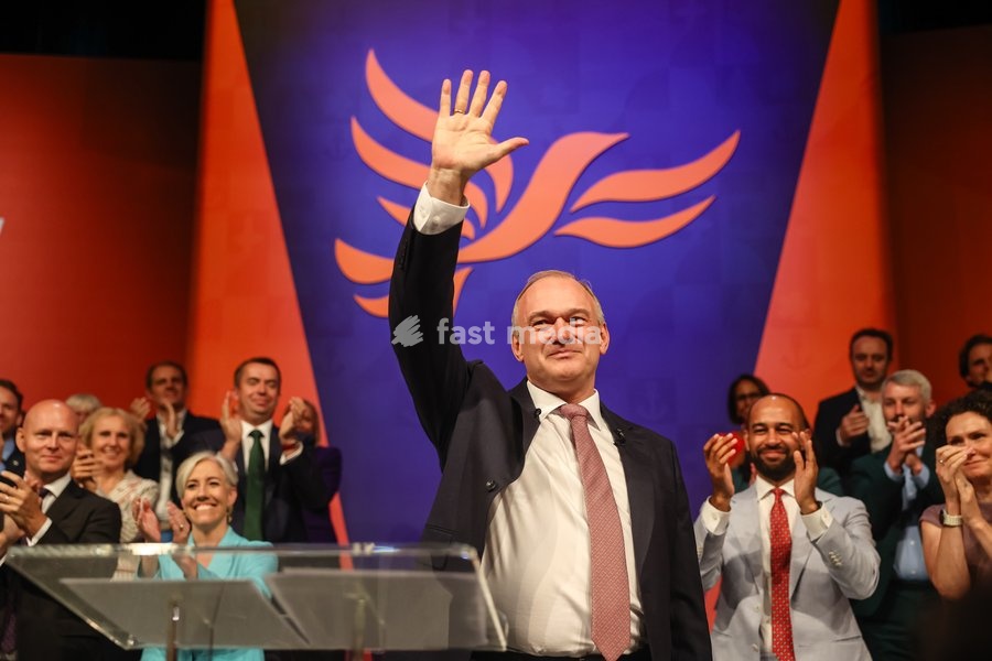 Liberal Democrat leader Ed Davey delivers his keynote closing speech at the Liberal Democrat Autumn Conference at the Brighton Centre, Brighton, UK, on 22 September 2026. Davey called for a global pause on superintelligent AI and proposed a new International AI Safety Agency modelled on the…
