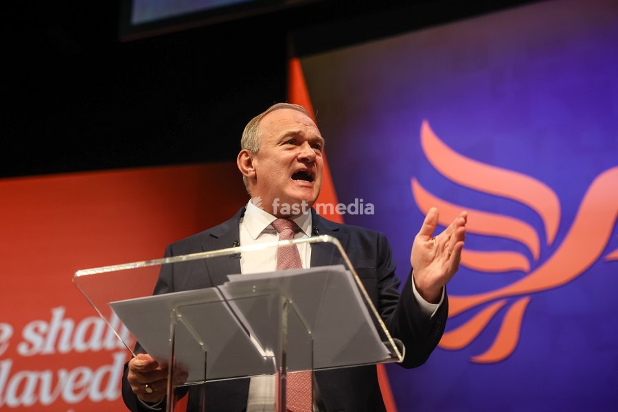 Liberal Democrat leader Ed Davey delivers his keynote closing speech at the Liberal Democrat Autumn Conference at the Brighton Centre, Brighton, UK, on 22 September 2026. Davey called for a global pause on superintelligent AI and proposed a new International AI Safety Agency modelled on the…