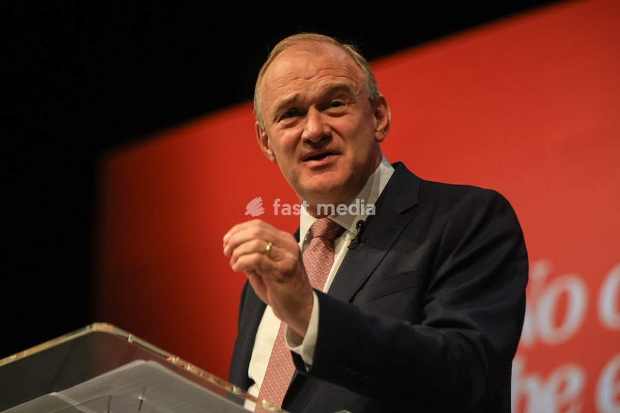 Liberal Democrat leader Ed Davey delivers his keynote closing speech at the Liberal Democrat Autumn Conference at the Brighton Centre, Brighton, UK, on 22 September 2026. Davey called for a global pause on superintelligent AI and proposed a new International AI Safety Agency modelled on the…
