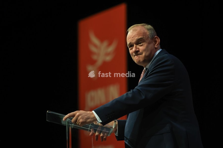 Liberal Democrat leader Ed Davey delivers his keynote closing speech at the Liberal Democrat Autumn Conference at the Brighton Centre, Brighton, UK, on 22 September 2026. Davey called for a global pause on superintelligent AI and proposed a new International AI Safety Agency modelled on the…
