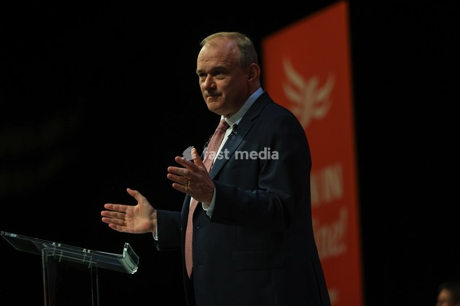 Liberal Democrat leader Ed Davey delivers his keynote closing speech at the Liberal Democrat Autumn Conference at the Brighton Centre, Brighton, UK, on 22 September 2026. Davey called for a global pause on superintelligent AI and proposed a new International AI Safety Agency modelled on the…
