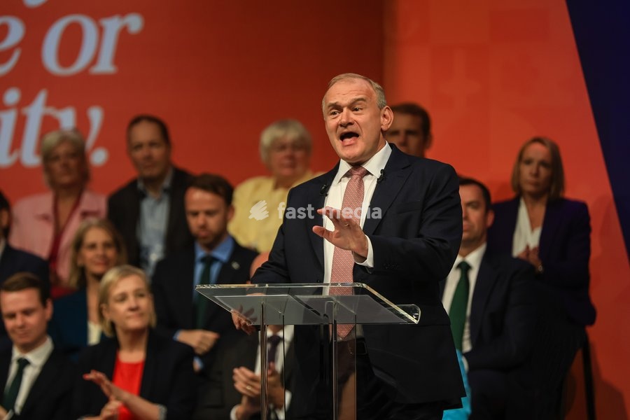 Liberal Democrat leader Ed Davey delivers his keynote closing speech at the Liberal Democrat Autumn Conference at the Brighton Centre, Brighton, UK, on 22 September 2026. Davey called for a global pause on superintelligent AI and proposed a new International AI Safety Agency modelled on the…
