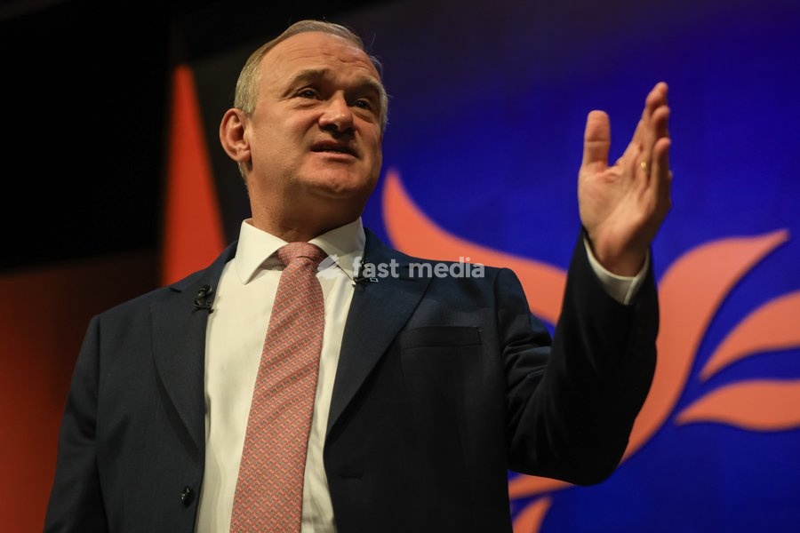Liberal Democrat leader Ed Davey delivers his keynote closing speech at the Liberal Democrat Autumn Conference at the Brighton Centre, Brighton, UK, on 22 September 2026. Davey called for a global pause on superintelligent AI and proposed a new International AI Safety Agency modelled on the…
