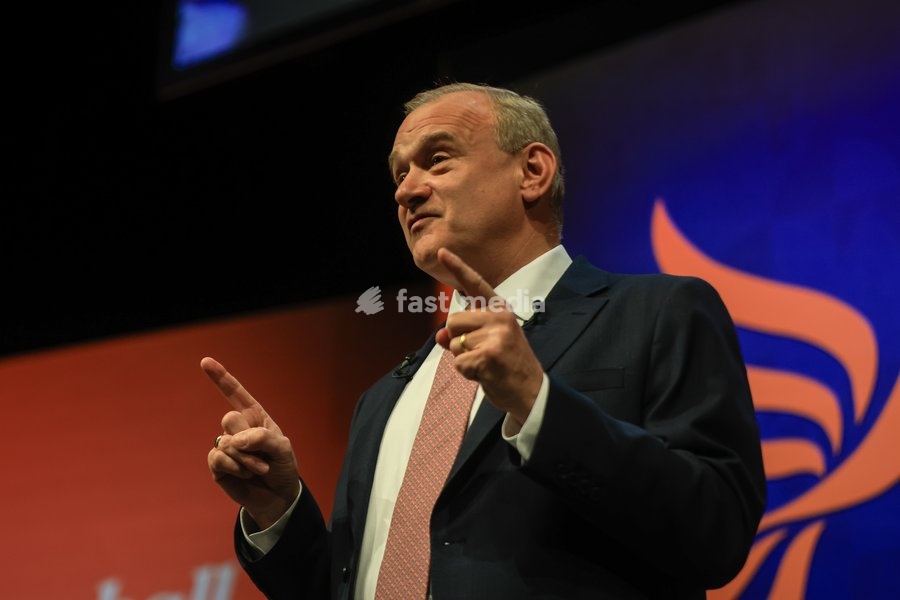 Liberal Democrat leader Ed Davey delivers his keynote closing speech at the Liberal Democrat Autumn Conference at the Brighton Centre, Brighton, UK, on 22 September 2026. Davey called for a global pause on superintelligent AI and proposed a new International AI Safety Agency modelled on the…