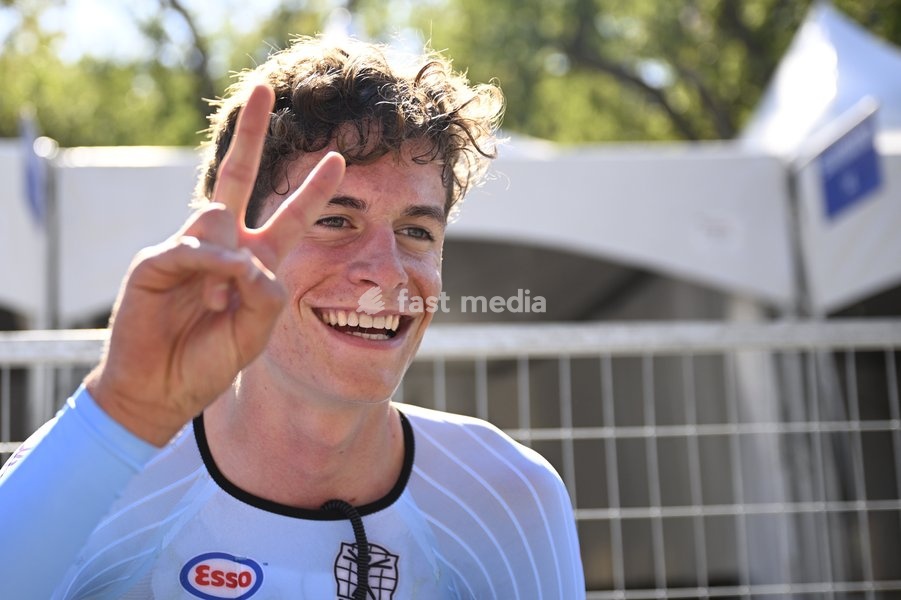 Belgian Vic De Smet celebrates after finishing second and winning a silver medal at the men's Junior individual time trial race (20,03 km) at the cycling UCI Road World Championship, in Montreal, Canada, Tuesday 22 September 2026