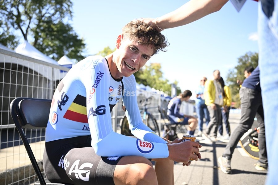 Belgian Vic De Smet celebrates after finishing second and winning a silver medal at the men's Junior individual time trial race (20,03 km) at the cycling UCI Road World Championship, in Montreal, Canada, Tuesday 22 September 2026