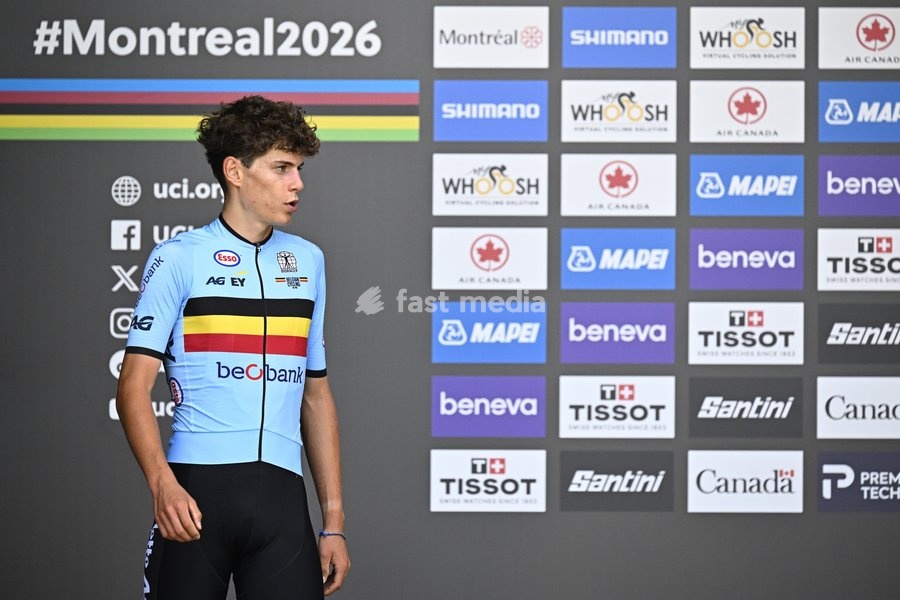 Silver medalist Belgian Vic De Smet arrives on the podium of the men's Junior individual time trial race (20,03 km) at the cycling UCI Road World Championship, in Montreal, Canada, Tuesday 22 September 2026