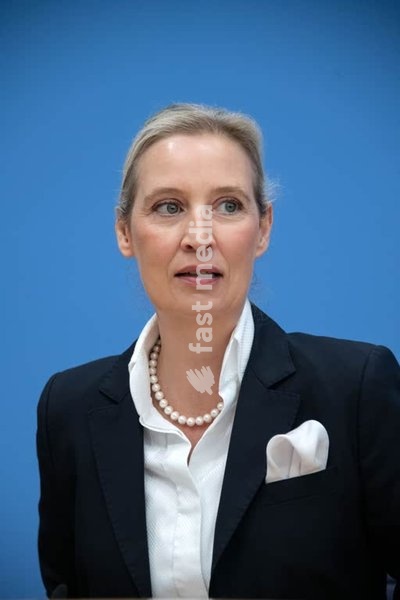 Alice Weidel, politician, AfD, Germany. A portrait of the AfD’s federal spokesperson and parliamentary group leader in the German Bundestag at the Federal Press Conference. Following the state elections in Mecklenburg-Western Pomerania and the Berlin House of Representatives elections, she comments…