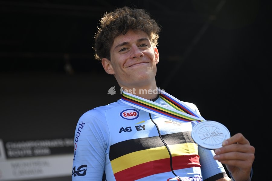 Silver medalist Belgian Vic De Smet celebrates on the podium of the men's Junior individual time trial race (20,03 km) at the cycling UCI Road World Championship, in Montreal, Canada, Tuesday 22 September 2026