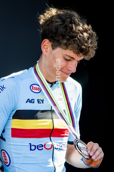 Belgian Vic De Smet , winner of the silver medal pictured on the podium of the men's Junior individual time trial race (20,03 km) at the cycling UCI Road World Championship, in Montreal, Canada, Tuesday 22 September 2026