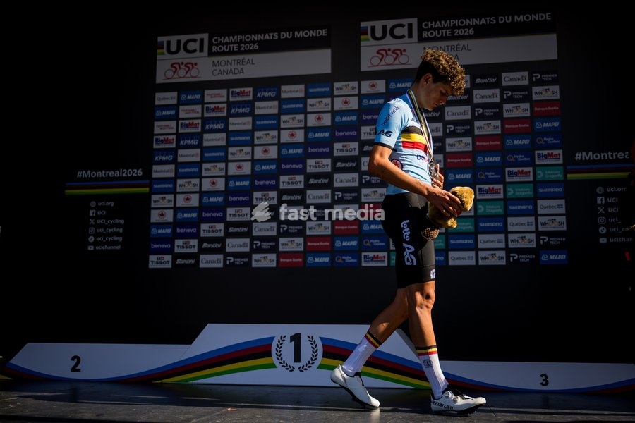 Belgian Vic De Smet , winner of the silver medal pictured on the podium of the men's Junior individual time trial race (20,03 km) at the cycling UCI Road World Championship, in Montreal, Canada, Tuesday 22 September 2026