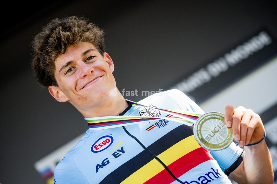 Belgian Vic De Smet , winner of the silver medal pictured on the podium of the men's Junior individual time trial race (20,03 km) at the cycling UCI Road World Championship, in Montreal, Canada, Tuesday 22 September 2026