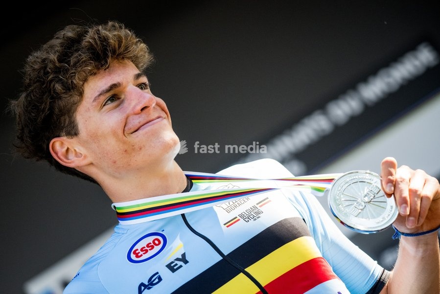 Belgian Vic De Smet , winner of the silver medal pictured on the podium of the men's Junior individual time trial race (20,03 km) at the cycling UCI Road World Championship, in Montreal, Canada, Tuesday 22 September 2026