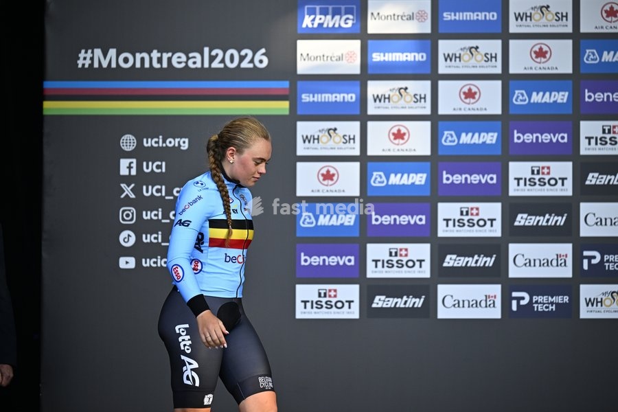 Belgian Yana Decruyenaere arrives on the podium for a silver medal on the podium of the women's Junior individual time trial race (10,07 km) at the cycling UCI Road World Championship, in Montreal, Canada, Tuesday 22 September 2026