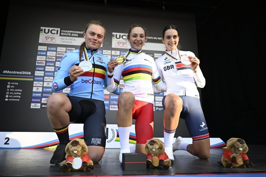 L-R, silver medalist Belgian Yana Decruyenaere; winner world champion Poland's Maria Okrucinska and bronze medalist Great-Britain's Aalia Clay celebrate on the podium of the women's Junior individual time trial race (10,07 km) at the cycling UCI Road World Championship, in Montreal, Canada, Tuesday…