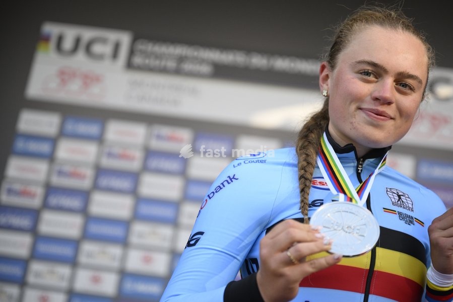 Silver medalist Belgian Yana Decruyenaere celebrates on the podium of the women's Junior individual time trial race (10,07 km) at the cycling UCI Road World Championship, in Montreal, Canada, Tuesday 22 September 2026