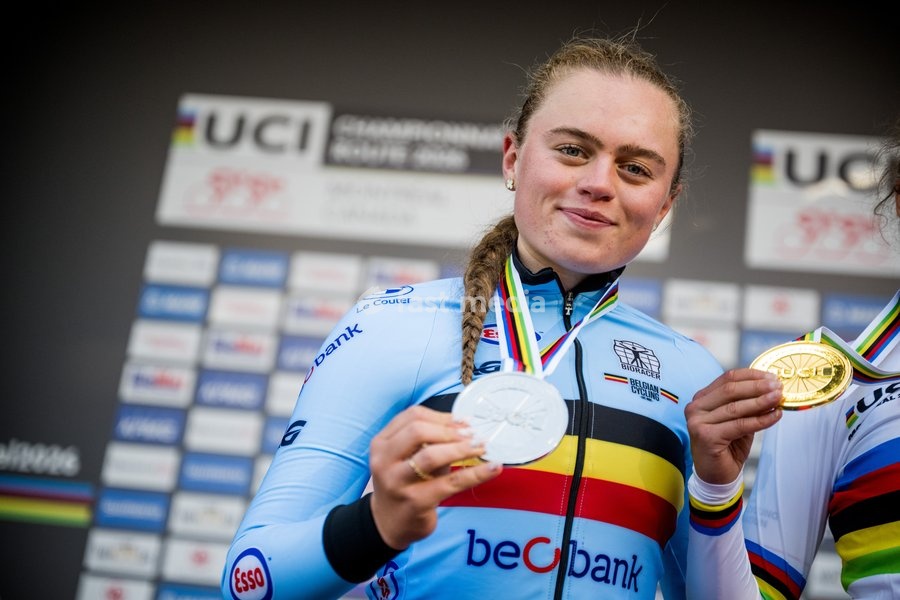 Belgian Yana Decruyenaere , winner of the silver medal pictured on the podium of the women's Junior individual time trial race (10,07 km) at the cycling UCI Road World Championship, in Montreal, Canada, Tuesday 22 September 2026