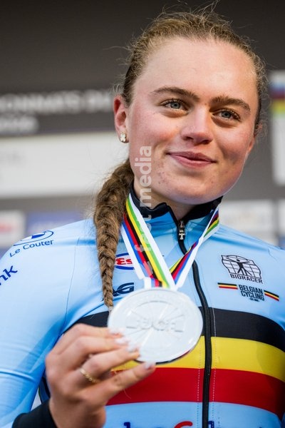 Belgian Yana Decruyenaere , winner of the silver medal pictured on the podium of the women's Junior individual time trial race (10,07 km) at the cycling UCI Road World Championship, in Montreal, Canada, Tuesday 22 September 2026