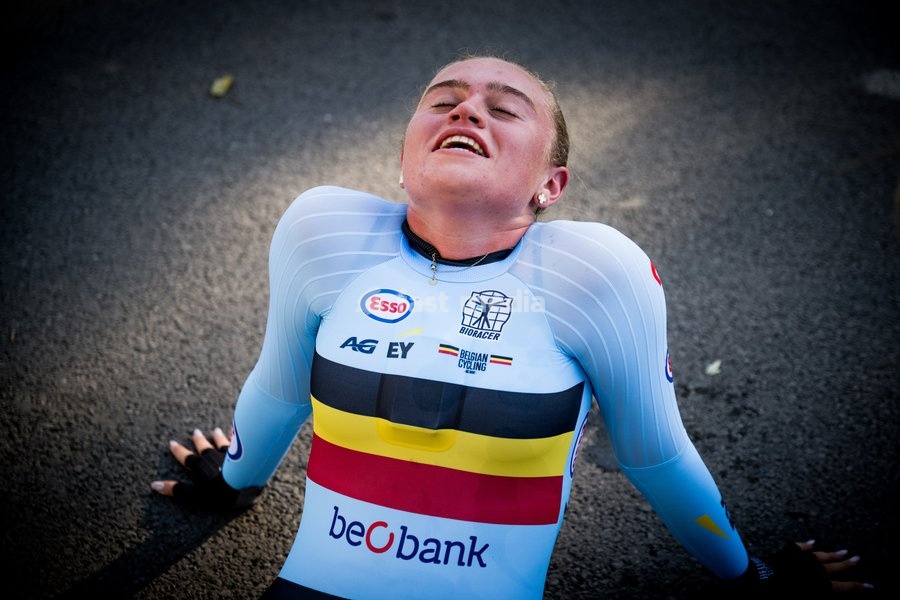 Belgian Yana Decruyenaere celebrates after winning a silver medal at the women's Junior individual time trial race (10,07 km) at the cycling UCI Road World Championship, in Montreal, Canada, Tuesday 22 September 2026