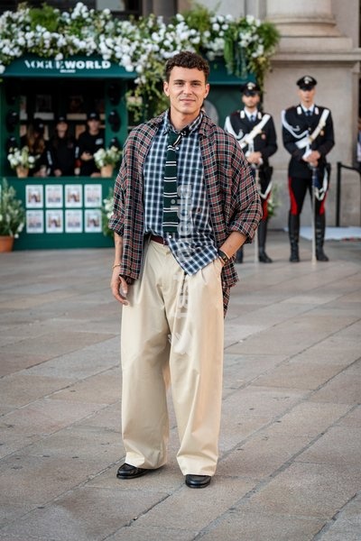 Arón Piper arrives at Vogue world show during the Milan Fashion Week - Womenswear Spring/Summer 2027 in Milan, Italy, on 22 September 2026
