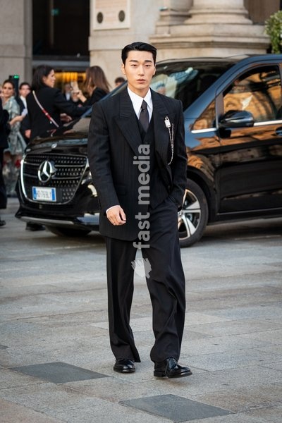 A guest arrives at Vogue world show during the Milan Fashion Week - Womenswear Spring/Summer 2027 in Milan, Italy, on 22 September 2026