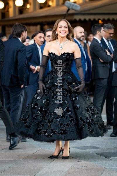 Jennifer Lopez arrives at Vogue world show during the Milan Fashion Week - Womenswear Spring/Summer 2027 in Milan, Italy, on 22 September 2026