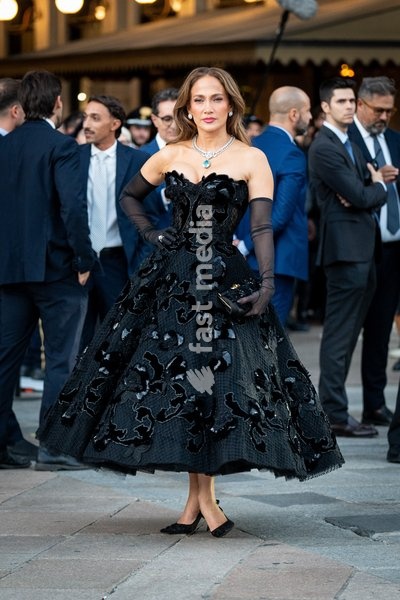 Jennifer Lopez arrives at Vogue world show during the Milan Fashion Week - Womenswear Spring/Summer 2027 in Milan, Italy, on 22 September 2026