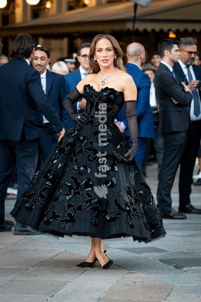 Jennifer Lopez arrives at Vogue world show during the Milan Fashion Week - Womenswear Spring/Summer 2027 in Milan, Italy, on 22 September 2026