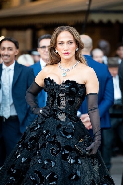 Jennifer Lopez arrives at Vogue world show during the Milan Fashion Week - Womenswear Spring/Summer 2027 in Milan, Italy, on 22 September 2026