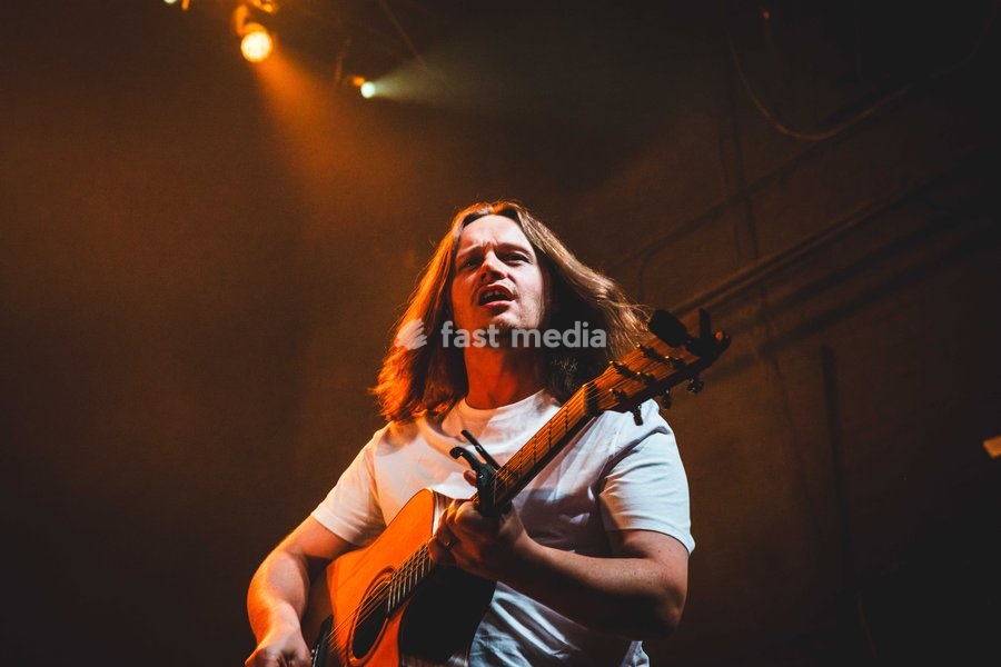 Jamie Webster performing live at O2 Academy Glasgow. The acclaimed Liverpudlian singer-songwriter brought his signature rock and roll sound to the renowned venue. Known for his passionate vocal delivery and rousing anthems, Webster delivered a captivating headline set blending foot-stomping indie…